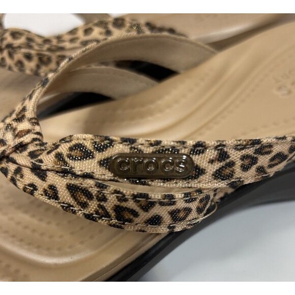 Crocs Sandals Women 5 Flip Flop Leopard Print Strappy Slip On Thong Canvas - Picture 3 of 8